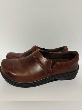 Women’s Brown Leather Slip-On Work Clog slip resistant non marking medical sleek